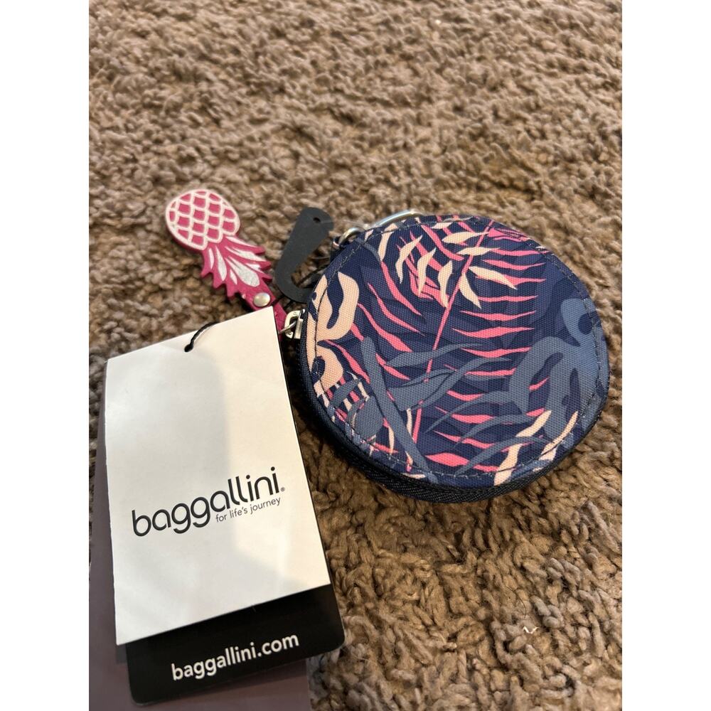 Baggallini Round Ear Bud Case With Pineapple Zipper Pull